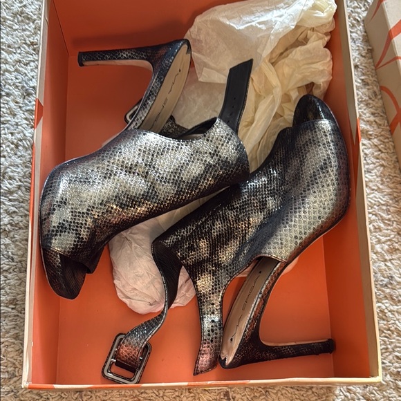 Via Spiga Shoes - Via Spiga Black and Cream Snakeskin Heels